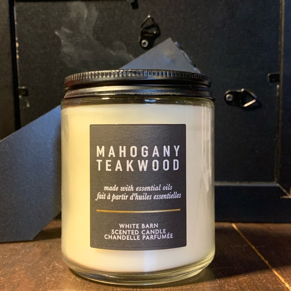 Brand new Mahogany Teakwood candle